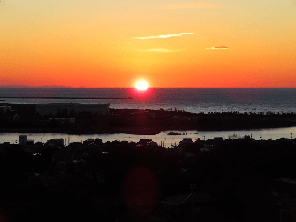 地元福井県三国町から眺める海の夕日 くらしと仕事